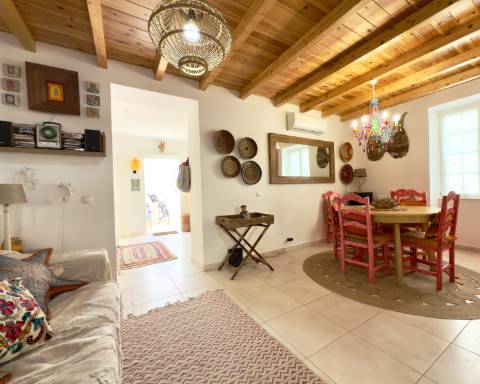 Casa geminada com charme I T2 +1 I Quintal I Centro de Vila Real de Santo António