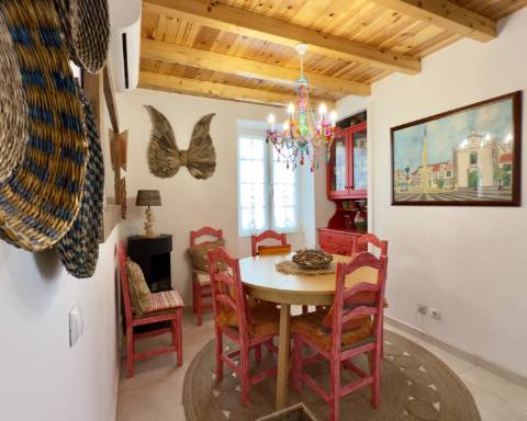 Casa geminada com charme I T2 +1 I Quintal I Centro de Vila Real de Santo António