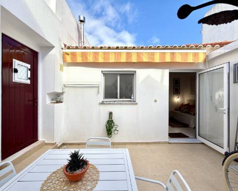 Casa geminada com charme I T2 +1 I Quintal I Centro de Vila Real de Santo António