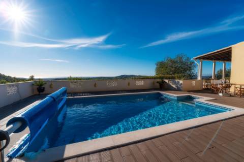Moradia Térrea V4 com garagem e piscina perto Loulé