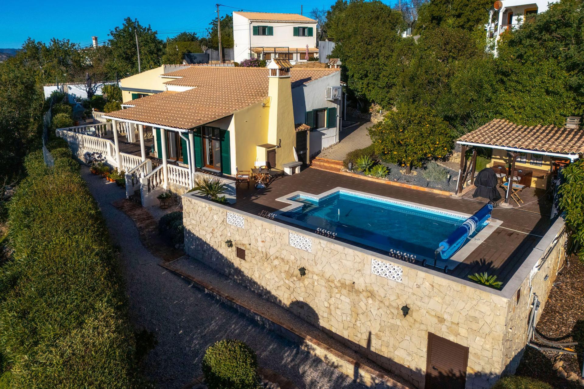 Moradia Térrea V4 com garagem e piscina perto Loulé