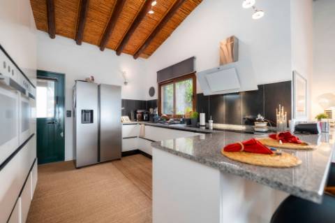 Moradia Térrea V4 com garagem e piscina perto Loulé