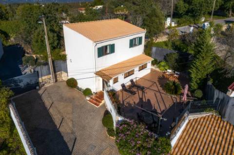 Moradia Térrea V4 com garagem e piscina perto Loulé