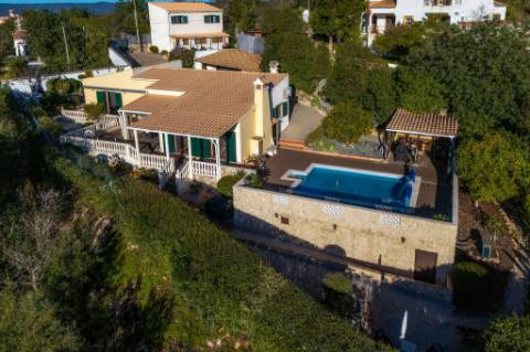 Moradia Térrea V4 com garagem e piscina perto Loulé