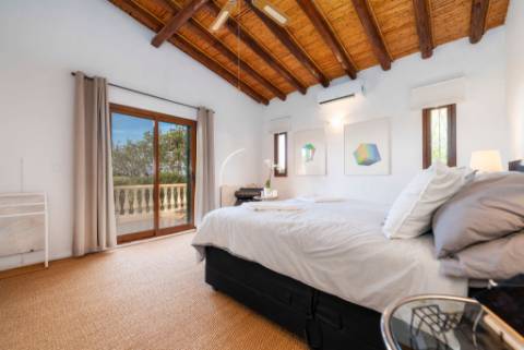 Moradia Térrea V4 com garagem e piscina perto Loulé