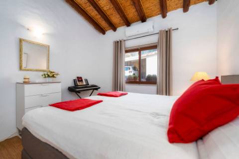 Moradia Térrea V4 com garagem e piscina perto Loulé