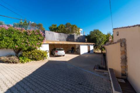 Moradia Térrea V4 com garagem e piscina perto Loulé