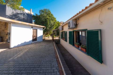 Moradia Térrea V4 com garagem e piscina perto Loulé