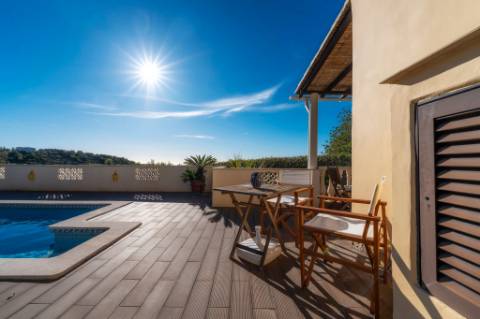 Moradia Térrea V4 com garagem e piscina perto Loulé