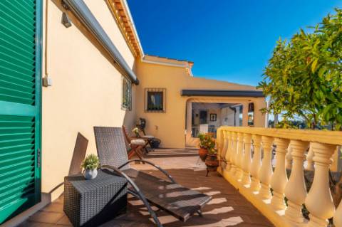 Moradia Térrea V4 com garagem e piscina perto Loulé