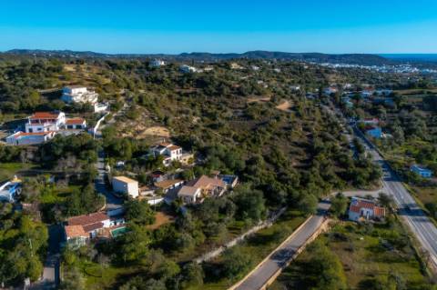 Moradia Térrea V4 com garagem e piscina perto Loulé