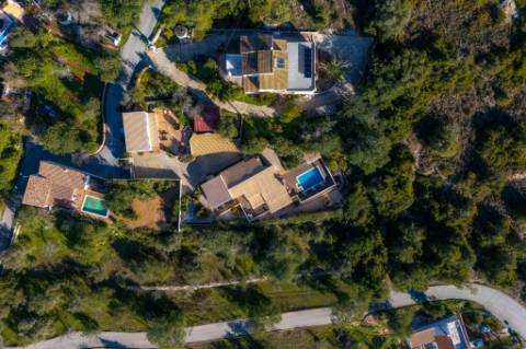 Moradia Térrea V4 com garagem e piscina perto Loulé