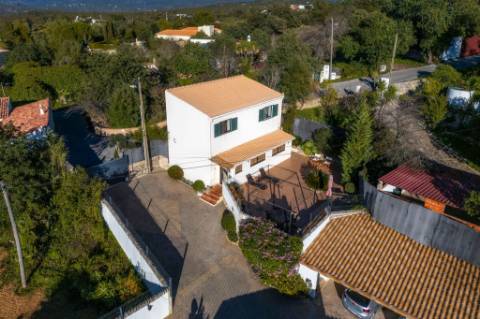 Moradia Térrea V4 com garagem e piscina perto Loulé