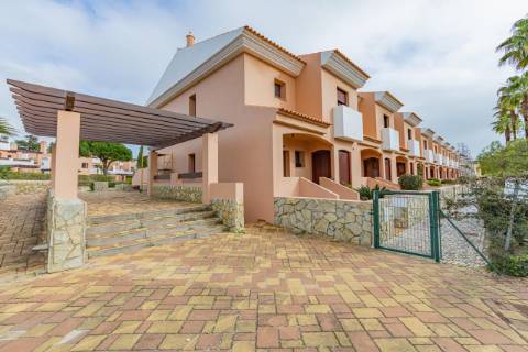 Fantástica moradia V3+1 no prestigiado resort de golfe Vila Sol