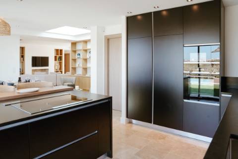 EXCLUSIVIDADE

Revenda de uma Moradia T4 no Montenegro, Faro no condominio Quinta Faro com a melhor vista mar!
