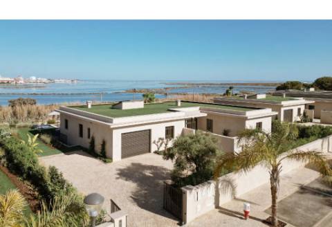 EXCLUSIVIDADE

Revenda de uma Moradia T4 no Montenegro, Faro no condominio Quinta Faro com a melhor vista mar!
