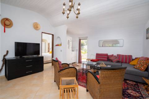 Moradia térrea de 3 quartos e piscina