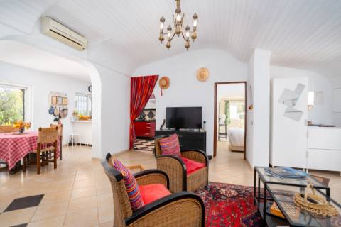 Moradia térrea de 3 quartos e piscina