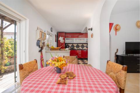 Moradia térrea de 3 quartos e piscina