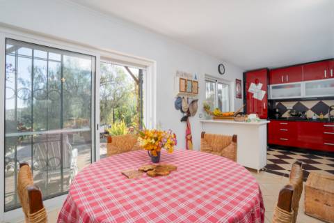 Moradia térrea de 3 quartos e piscina