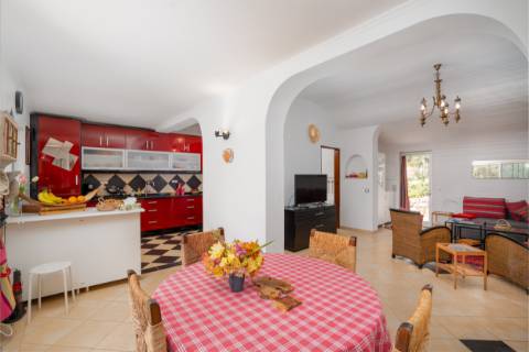 Moradia térrea de 3 quartos e piscina