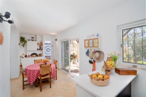 Moradia térrea de 3 quartos e piscina