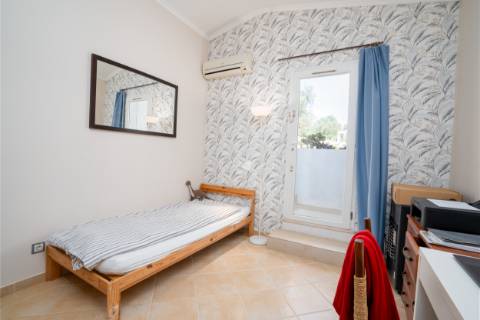 Moradia térrea de 3 quartos e piscina