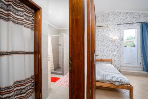 Moradia térrea de 3 quartos e piscina