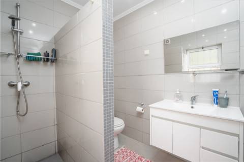 Moradia térrea de 3 quartos e piscina