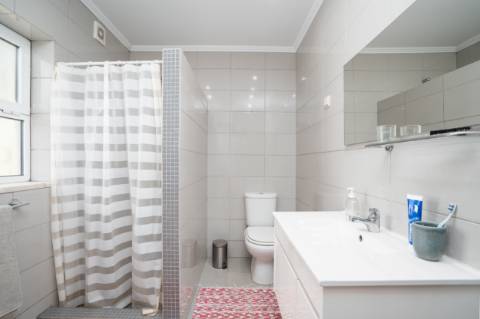 Moradia térrea de 3 quartos e piscina