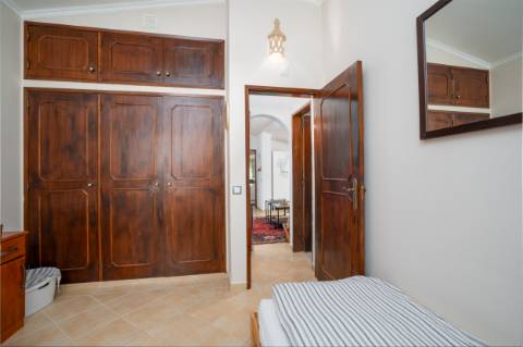 Moradia térrea de 3 quartos e piscina