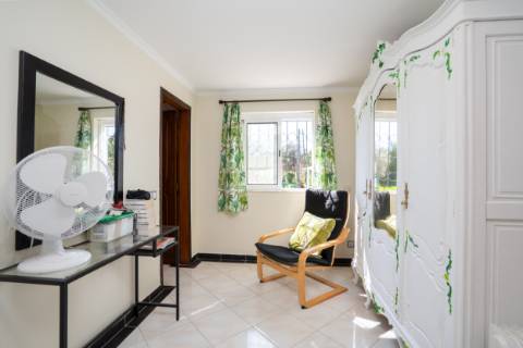 Moradia térrea de 3 quartos e piscina