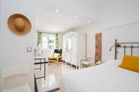 Moradia térrea de 3 quartos e piscina