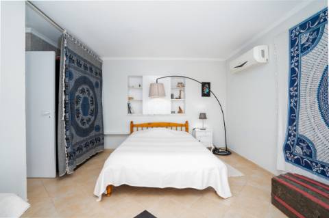 Moradia térrea de 3 quartos e piscina