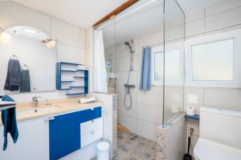 Moradia térrea de 3 quartos e piscina