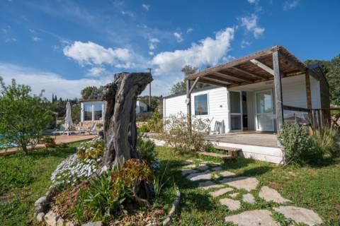 Moradia térrea de 3 quartos e piscina