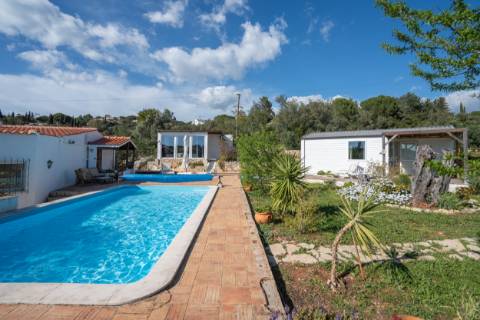 Moradia térrea de 3 quartos e piscina