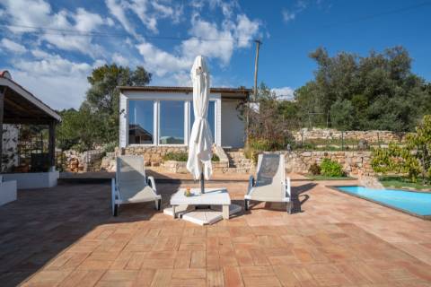 Moradia térrea de 3 quartos e piscina