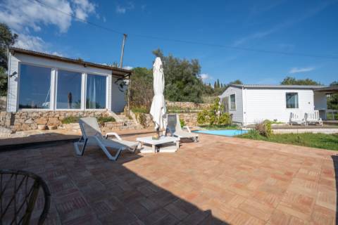 Moradia térrea de 3 quartos e piscina