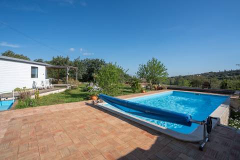 Moradia térrea de 3 quartos e piscina