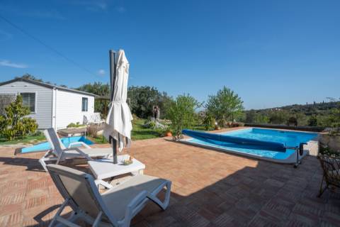 Moradia térrea de 3 quartos e piscina