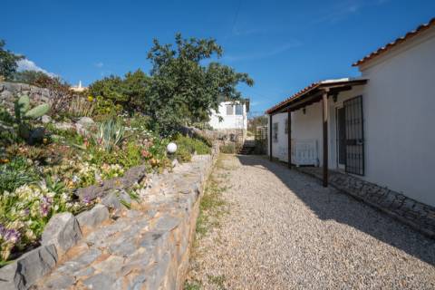 Moradia térrea de 3 quartos e piscina