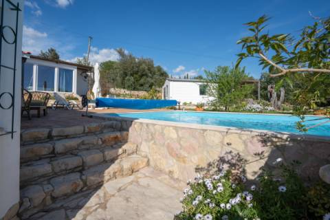 Moradia térrea de 3 quartos e piscina