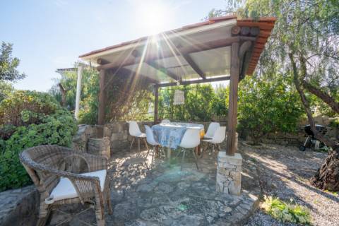 Moradia térrea de 3 quartos e piscina