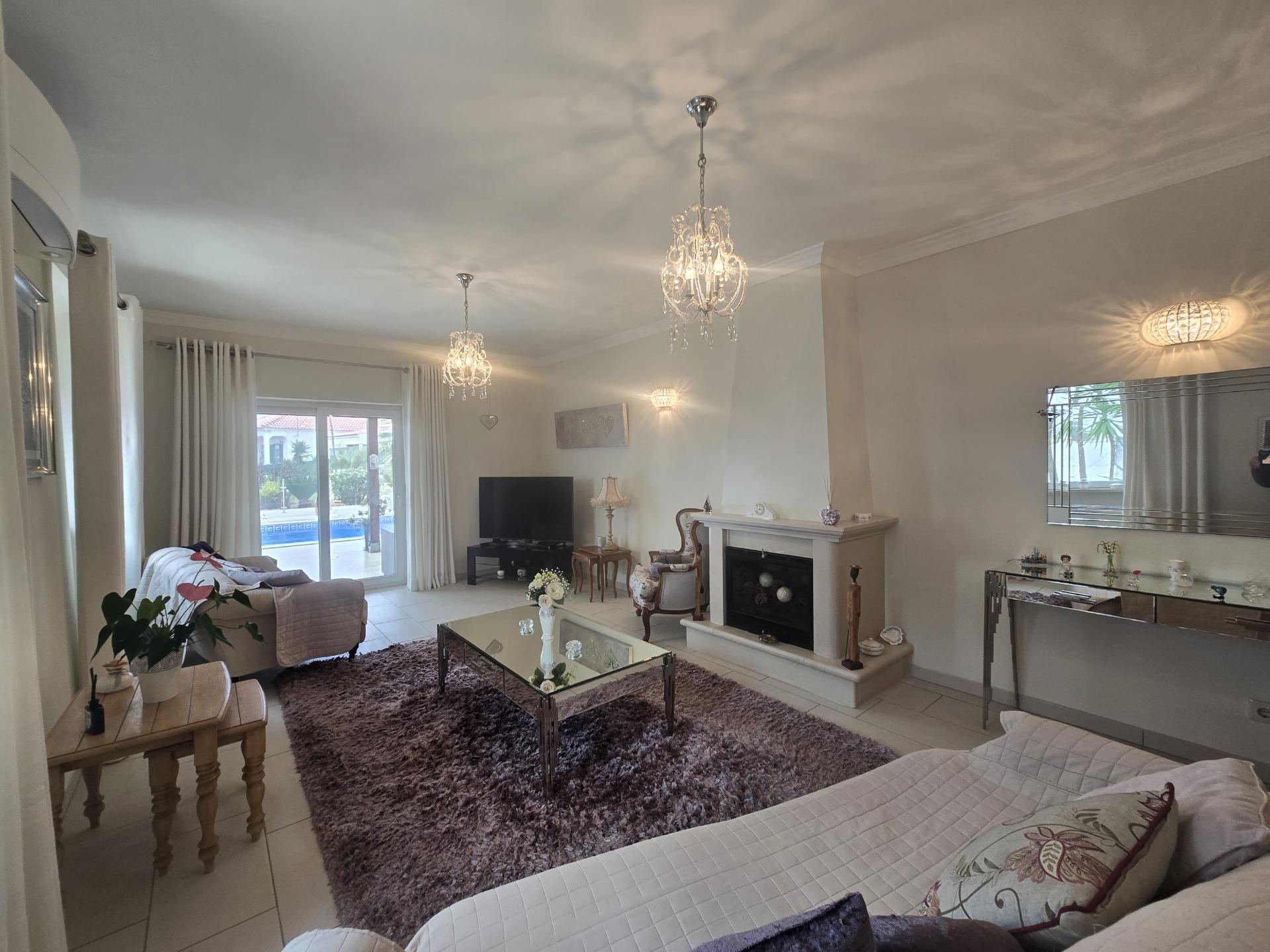 Moradia Tradicional Térrea 3 quartos e piscina