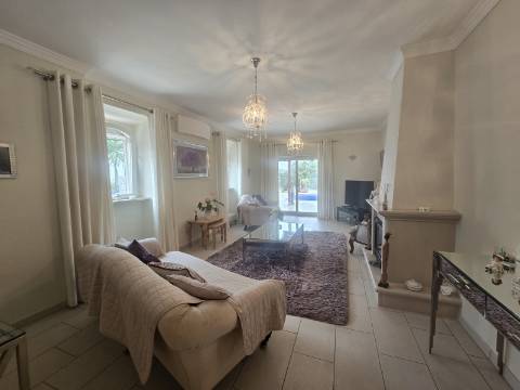 Moradia Tradicional Térrea 3 quartos e piscina