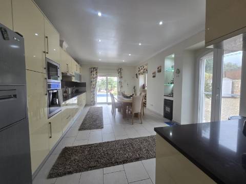 Moradia Tradicional Térrea 3 quartos e piscina