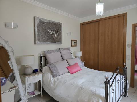 Moradia Tradicional Térrea 3 quartos e piscina