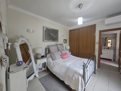 Moradia Tradicional Térrea 3 quartos e piscina