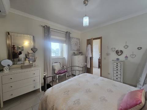 Moradia Tradicional Térrea 3 quartos e piscina